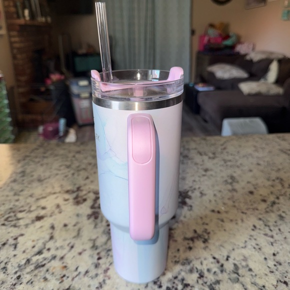 Stanley Marble-Effect Tumbler with Handle - Picture 2 of 6